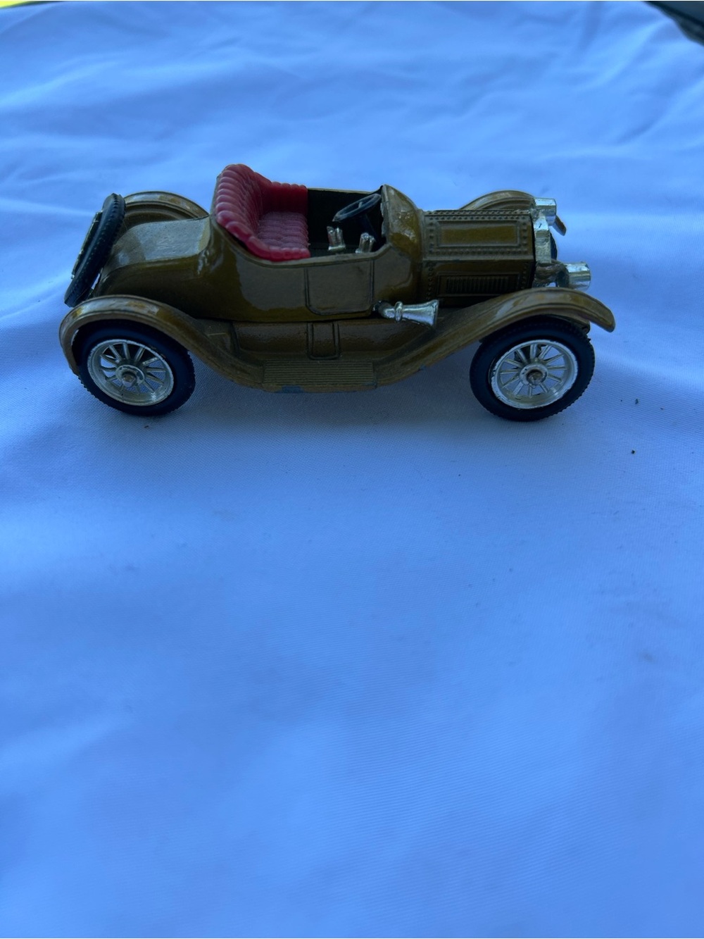 Vintage Matchbox Yesteryear 1913 Gold Cadillac